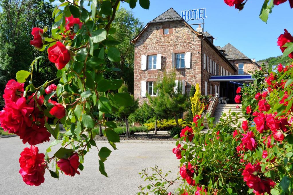 Hôtel Restaurant Les 2 Rives *** Logis Banassac Exterior foto